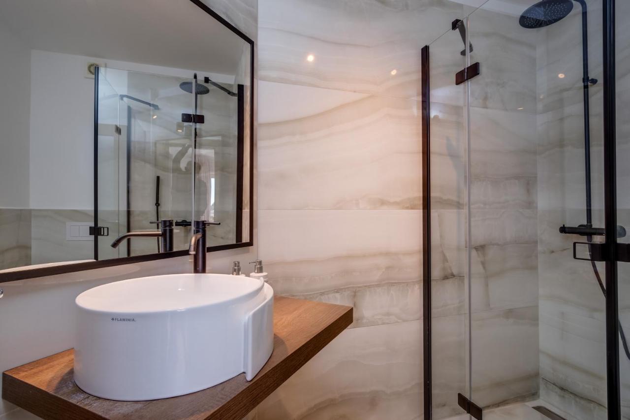 Lucica 360 Sea View Suite เนเรซีน ภายนอก รูปภาพ
