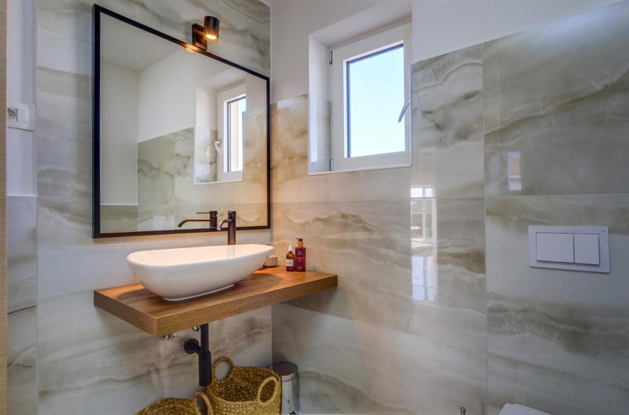 Lucica 360 Sea View Suite เนเรซีน ภายนอก รูปภาพ
